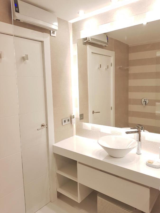 Fabulous In Front Of Sea & Marina With Incredible Views Apartment Estepona