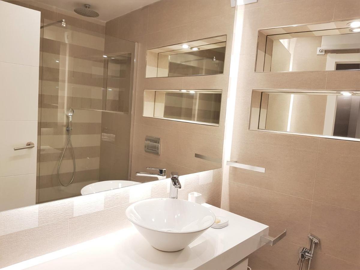 Fabulous In Front Of Sea & Marina With Incredible Views Apartment